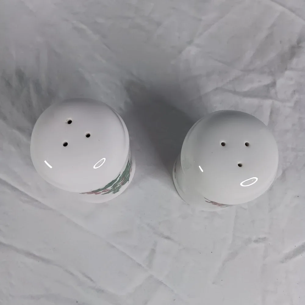 Hallmark Christmas Salt Pepper Shakers Holly Berries White Ceramic Holiday Decor